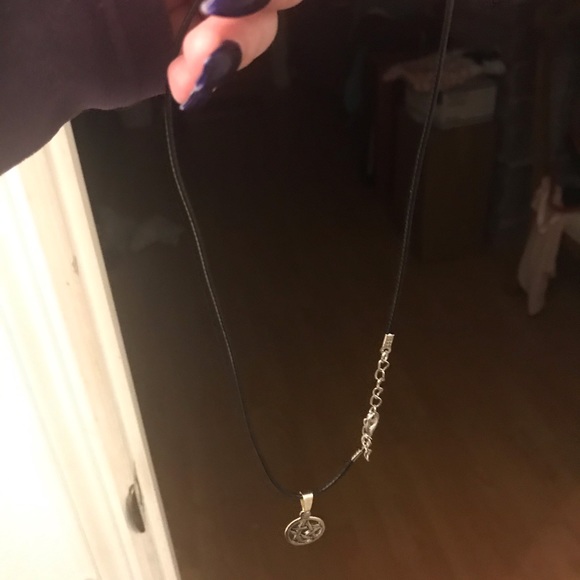 Pentagram necklace - Picture 2 of 2